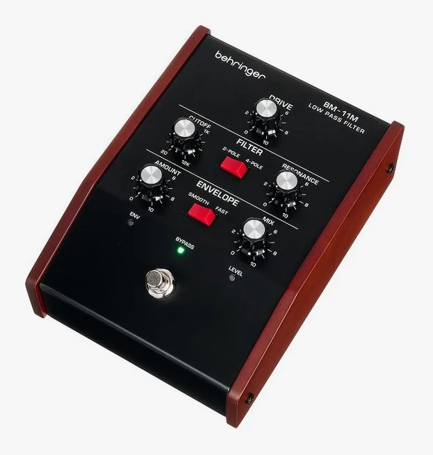 Behringer BM-11M Low Pass Filter en primer plano frontal