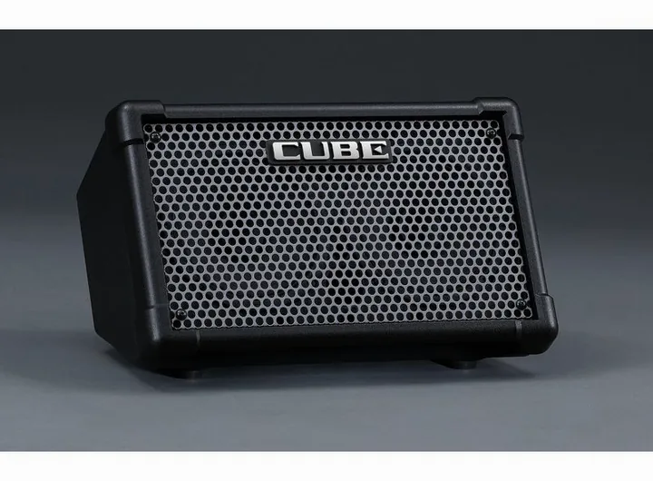 Boss Cube Street II Black, logotipo y acabado del panel frontal
