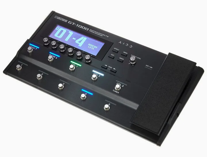 Boss GT-1000 en primer plano frontal