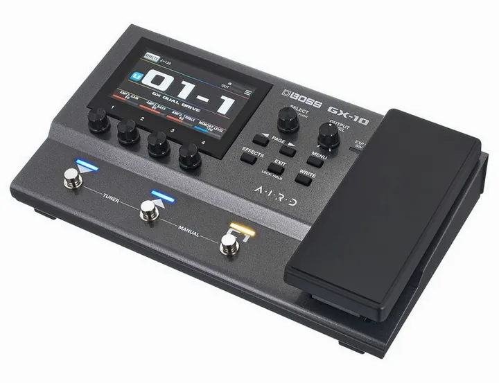 Boss GX-10 encuadrado de frente sobre fondo neutro