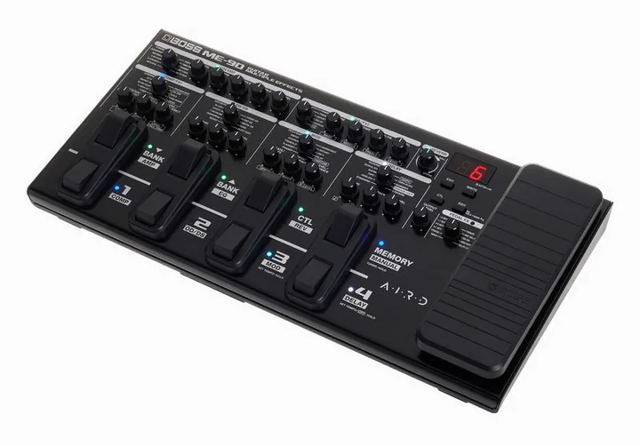 Boss ME-90 visto de frente