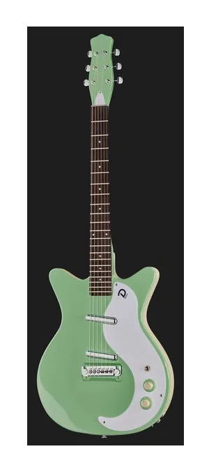 Danelectro 59M NOS+ DC OR, puente y clavijeros de afinación