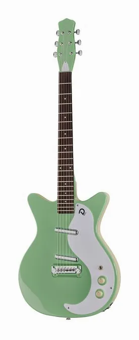 Danelectro 59M NOS+ Orange Metalflake en primer plano frontal