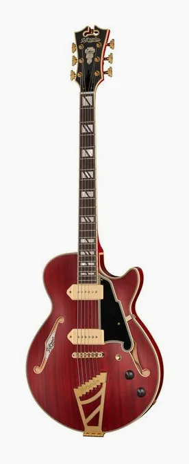 DAngelico DLX SS Barit. Satin Trans Wine encuadrado de frente sobre fondo neutro