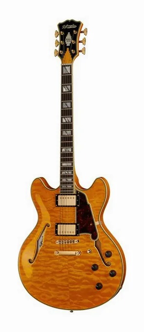 DAngelico Excel DC XT Vintage Nat Quilt encuadrado de frente sobre fondo neutro