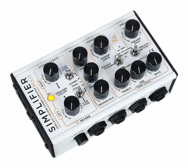 DSM & Humboldt Simplifier MKII, footswitch en primer plano