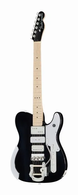 Fender LTD Jack White Triplesonic WB encuadrado de frente sobre fondo neutro