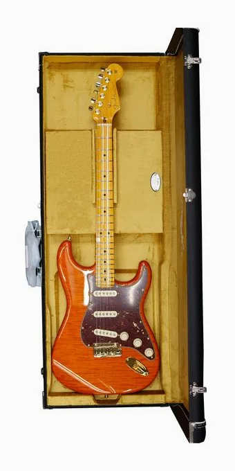 Fender Stratocaster Deluxe Flame SOT fotografiado de frente