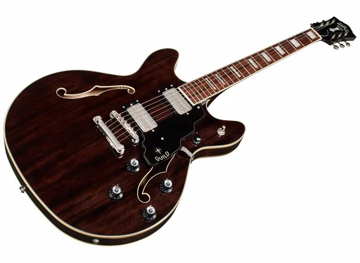 Guild Starfire Deluxe DC GVT CH, curvas del cuerpo vistas desde arriba