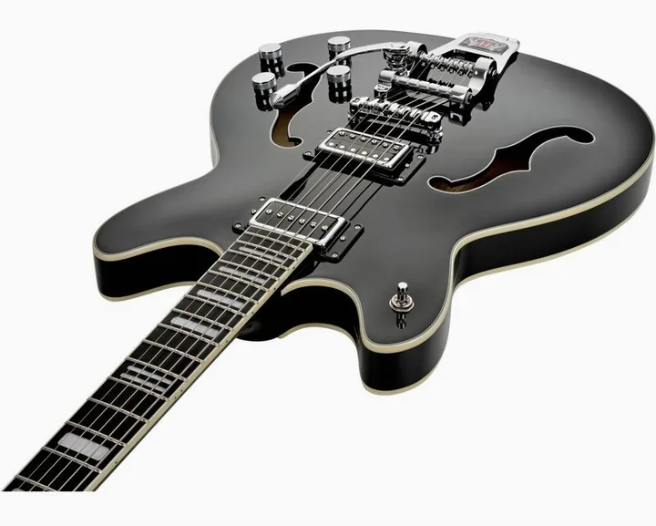 Hagstrom Tremar Viking Baritone DLX BLK, pala con clavijeros y logotipo