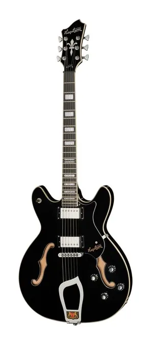Hagstrom Viking Black encuadrado de frente sobre fondo neutro