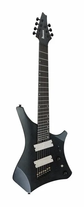 Ibanez A527-IPT encuadrado de frente sobre fondo neutro