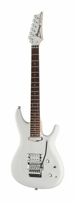 Ibanez JS2480-WH encuadrado de frente sobre fondo neutro