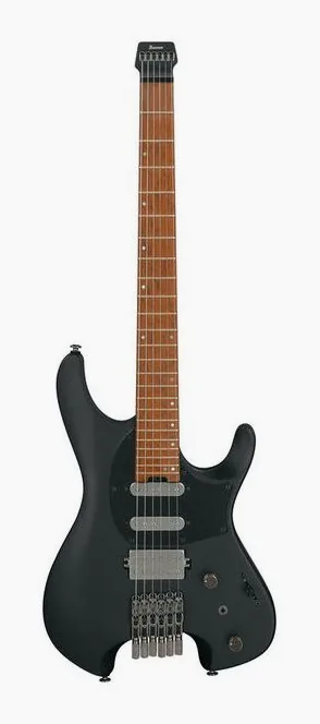 Ibanez Q54-BKF encuadrado de frente sobre fondo neutro