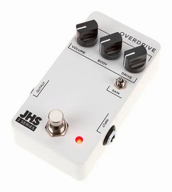 JHS Pedals 3 Series Overdrive encuadrado de frente sobre fondo neutro