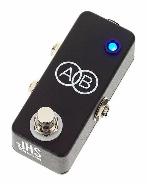 JHS Pedals Mini A/B Box en primer plano frontal