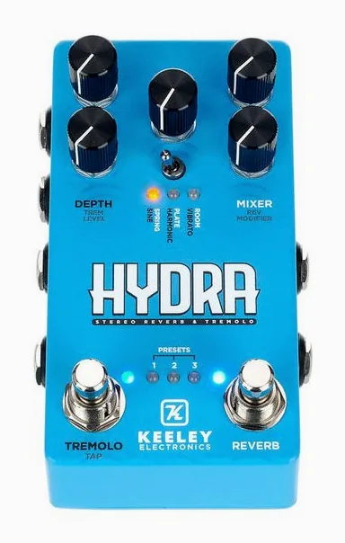 Keeley Hydra Stereo Reverb / Tremolo, footswitch en primer plano
