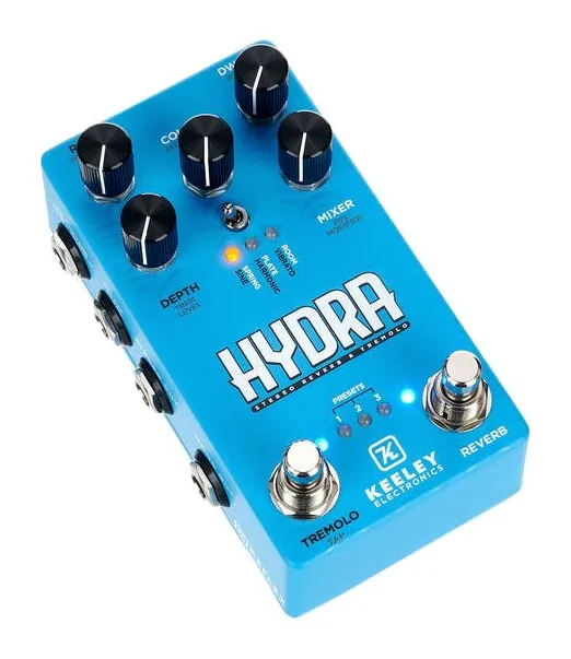 Keeley Hydra Stereo Reverb / Tremolo, footswitch en primer plano