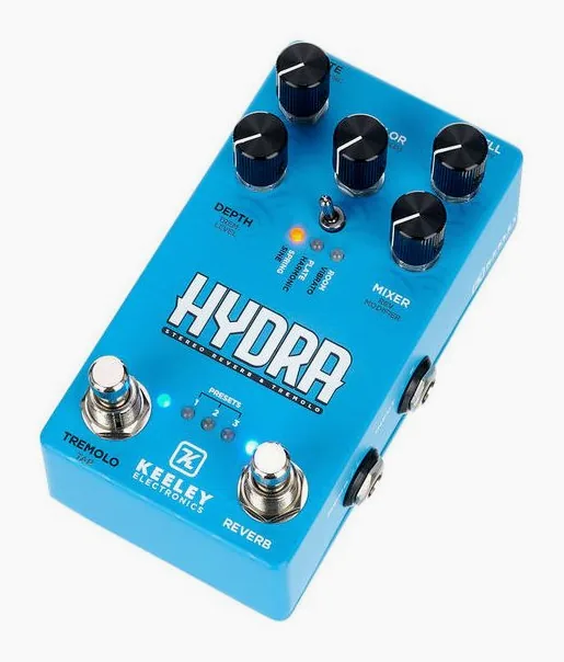 Keeley Hydra Stereo Reverb / Tremolo en primer plano frontal