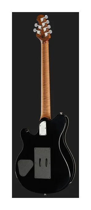 Music Man Axis Ollalieberry Quilt, cuerpo y acabado en primer plano