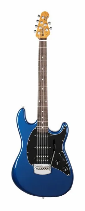 Music Man Cutlass HSS Blood Orange encuadrado de frente sobre fondo neutro