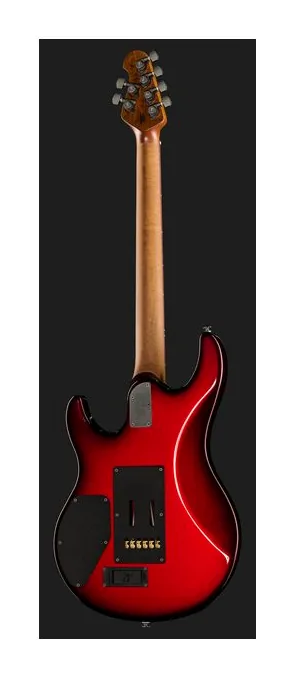 Music Man Luke IV SSS Redburst, cuerpo y acabado en primer plano
