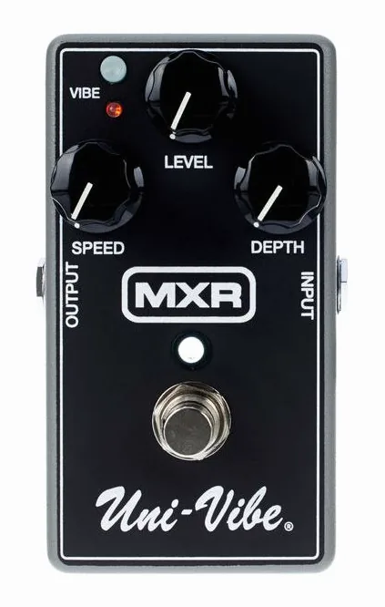 MXR M68 Uni-Vibe Chorus/Vibrato, footswitch en primer plano