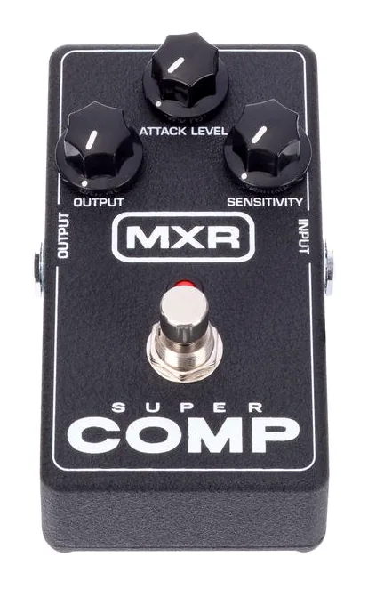 MXR Supercomp M132, footswitch en primer plano