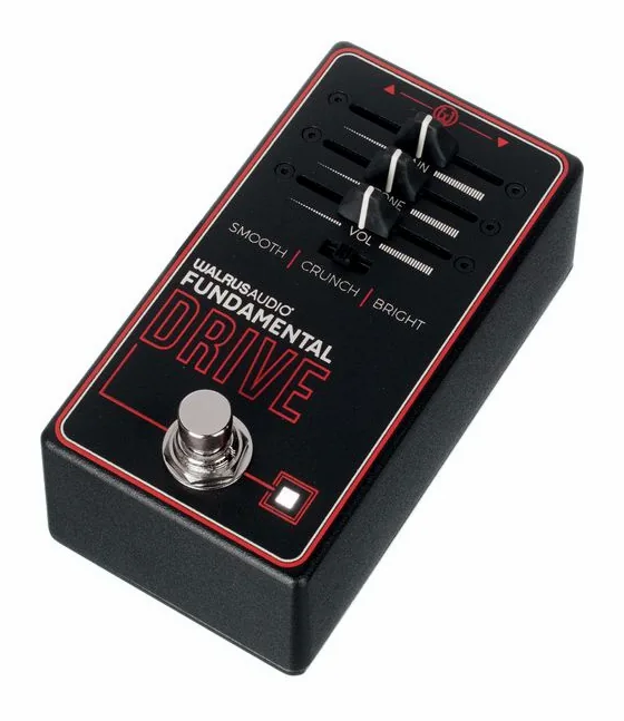 Walrus Audio Fundamental Overdrive, footswitch en primer plano
