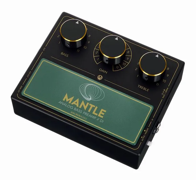 Walrus Audio Mantle encuadrado de frente sobre fondo neutro